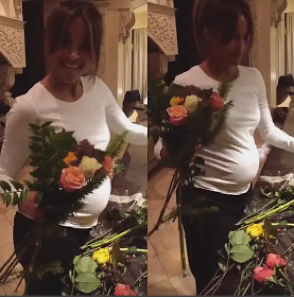 Ciara shows off her baby bump